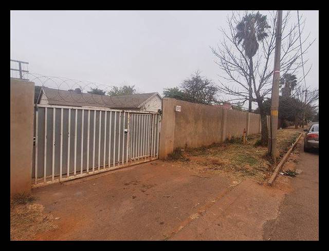 3 BEDROOM HOUSE FOR SALE IN RHODESFIELD